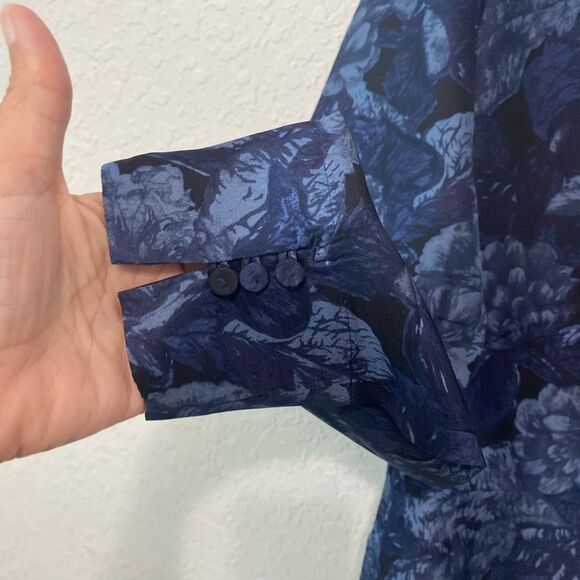 Elizabeth & James Revolve Brand 100% Silk Ling sleeve Button down size Medium - Picture 7 of 13